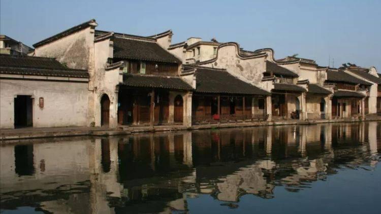 解惑交流必备,供暖公司压力波动导致暖气爆裂淹了楼下,打官司该怎么走?帮您解疑答惑
